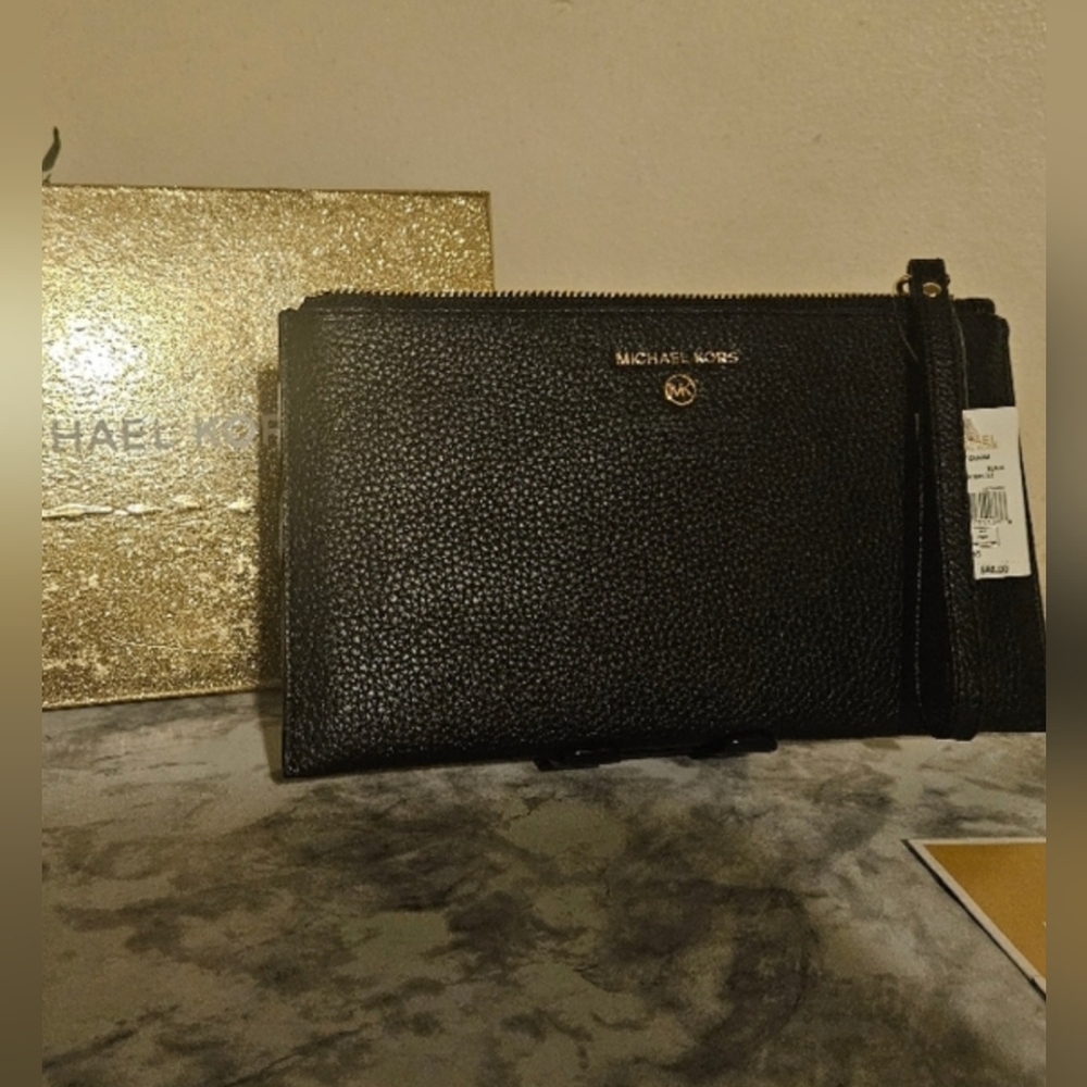 🆕️ Michael Kors Jet Set Charm LG Zip Clutch Wristlet NWT 💕